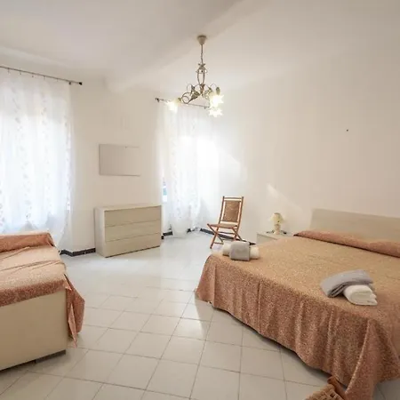 Bilocale Nel Centro Storico Piano Terzo * Varazze